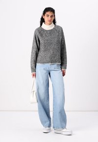 Vero Moda VMFELIZE HIGH NECK PULLOVER - Jersey de punto - birch/black