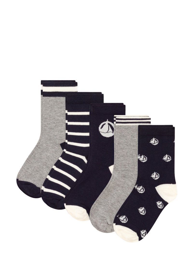 Fünf Paare Baumwollsocken in grau und marineblau, mit gestreiften und gemusterten Designs sowie einfarbigen und kontrastierenden Bündchen.