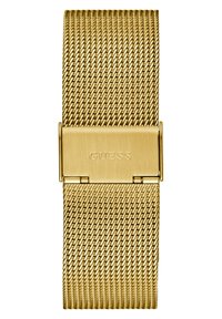 Goldene Mesh-Uhrenarmband mit einer glatten, strukturierten Oberfläche. Verfügt über einen gebürsteten Metallverschluss mit eingraviertem "GUESS".