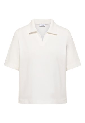 Maglietta bianca a maniche corte con colletto aperto, orlo dritto e etichetta "CECiL" all'interno del colletto.