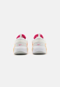 Nike Performance INFINITY FLOW UNISEX biały