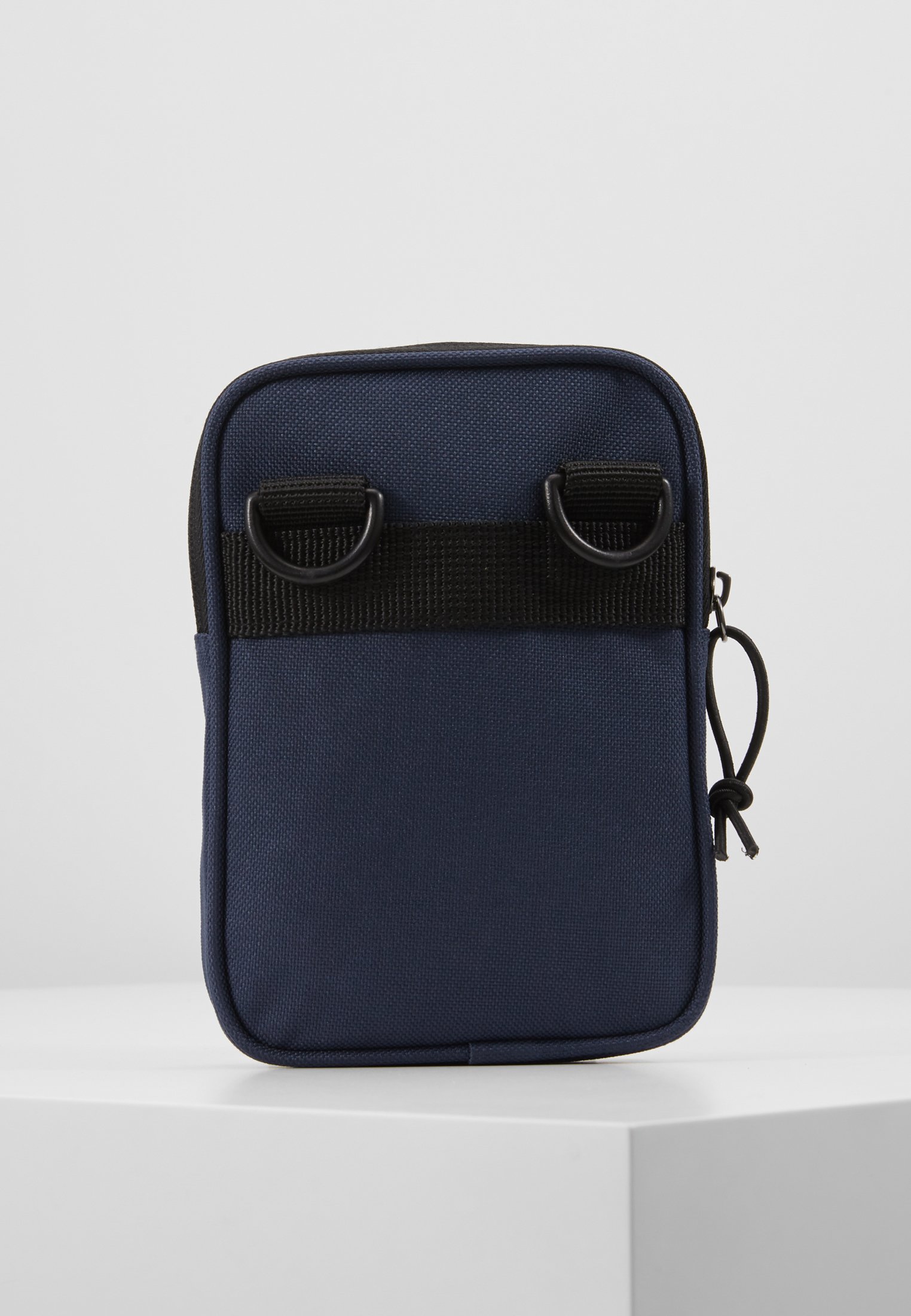 Lyle & Scott MINI MESSENGER Axelremsväska navy Zalando.se Lyle & Scott MINI MESSENGER Axelremsväska navy Zalando.se
