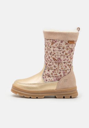 Wadenhohe Winterstiefel mit einem weichen Kunstfellkragen, einem rosa Blumenstoffschaft, einer metallisch goldenen Lederzehe und einer strukturierten Gummisohle.
