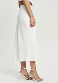 CHANCERY MERRIE - A-lõikeline seelik - white