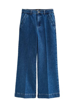 Pantalons en denim à jambes larges de couleur bleu moyen. Dotés d'une taille haute, de poches avant et de détails de couture subtils. Texture lisse, design classique.