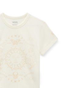 Krémové bavlněné tričko s jemnou grafikou slunce, květin a nebeských symbolů. Krátké rukávy a kulatý výstřih.