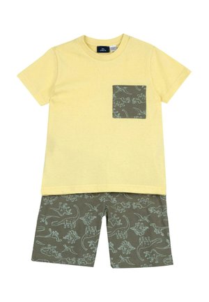 Geel katoenen T-shirt met een groen zakje met dinosaurusprint, gecombineerd met groene korte broek met een vergelijkbare dinosaurusprint.