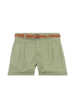 Pantaloni corti color khaki realizzati in tessuto leggero, con una cintura intrecciata marrone, caratterizzati da pieghe e orli arrotolati per un aspetto elegante.