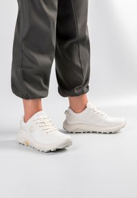 Giesswein WOOL TRAIL - Sneaker low - arctic white
