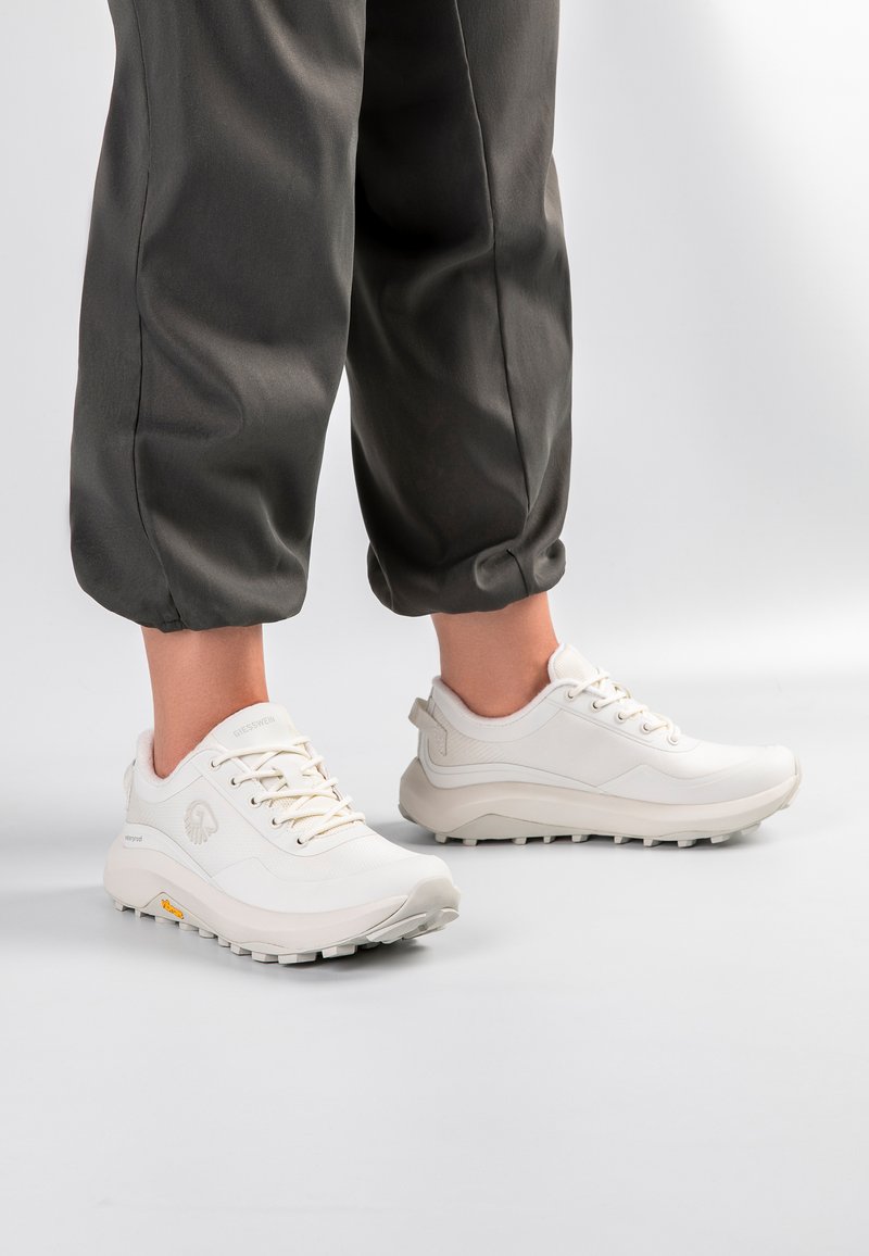 Giesswein WOOL TRAIL - Sneaker low - arctic white