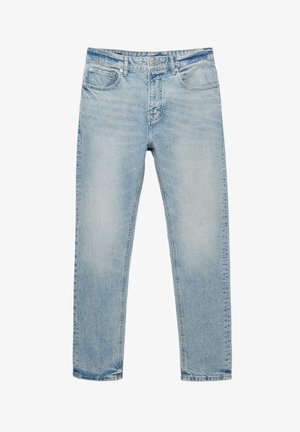 Lyseblå denimjeans med forlommer, bæltestropper, knaplukning og falmet vask, vist fladt på en hvid baggrund.