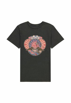 Zwarte katoenen t-shirt met een gedetailleerde grafische print van zonmotieven in rood, blauw en florale accenten, ronde hals en korte mouwen.