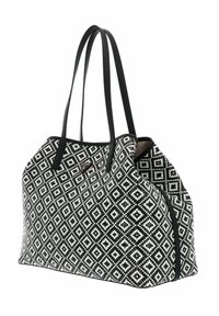 Borsa a tracolla con un motivo a diamante bianco e nero, realizzata in materiale testurizzato. Le cinghie nere completano il design, insieme a una cerniera laterale.