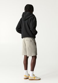 PULL&BEAR JOGGER - BERMUDA - Træningsbukser - mint