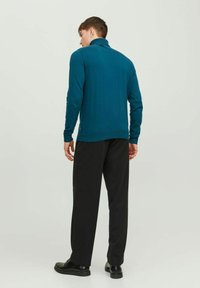 Jack & Jones JJEEMIL ROLL NECK - Maglione - sailor blue