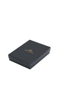 Czarne kartonowe pudełko o gładkiej teksturze, z tłoczonym w złocie logo "WITTCHEN" na wierzchu, o prostokątnym kształcie, w stanie zamkniętym.