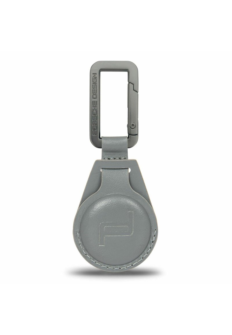 Llaveros de cuero gris con base circular y correa plana, que presentan un mosquetón gris metálico y un detalle de logo en relieve.