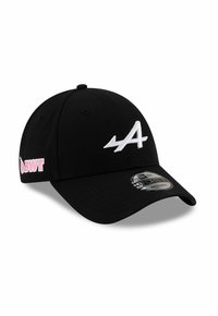 Czarna regulowana czapka z materiału z białym haftowanym logo i różowym wykończeniem z boku. Zakrzywiony daszek i teksturowane wykończenie.