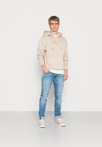 Karl Kani - SIGNATURE BOX HOODIE UNISEX - Felpa con cappuccio - taupe Immagine in miniatura 1