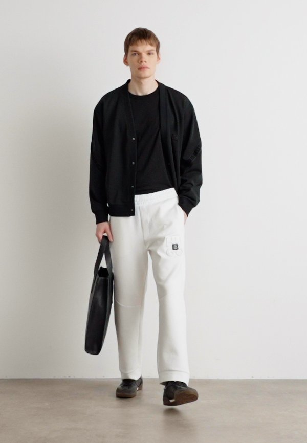 DEBOSPANT - Tracksuit bottoms - natural3
