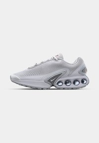 Unselected, white/metallic silver/pure platinum