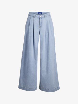 Lichtblauwe wijde spijkerbroek met plooien aan de voorkant, knoopsluiting en JJXX-label aan de binnenzijde van de tailleband.