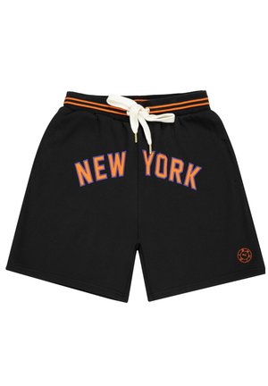 Zwarte katoenen shorts met oranje gestreepte tailleband, witte trekkoord en "NEW YORK" in het oranje en blauw gedrukt op de voorkant. Voorzien van zijzakken.