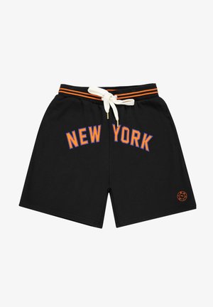 Bermudas de algodón negras con cinturilla a rayas naranjas, cordón blanco y "NEW YORK" impreso en naranja y azul en la parte delantera. Incluye bolsillos laterales.