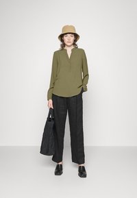 Selected Femme SLFMIVIA - Blusa - kalamata