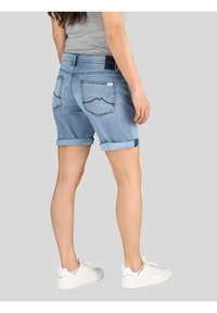 Mustang BERMUDA - Jeansshort - medium middle