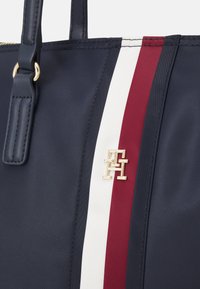 Tommy Hilfiger POPPY TOTE CORP - Bolso de mano - space blue