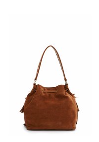 Brun ruskinds bucket bag med en struktureret overflade, enkelt skulderrem, snørelukning og sidekvastdetaljer.