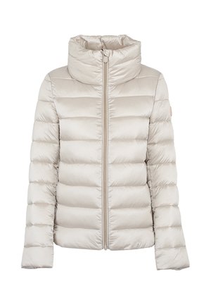 Puffjacke in hellbeige mit hohem Kragen, ausgestattet mit einem Reißverschluss vorne, horizontalen Nähten und einem glatten, glänzenden Materialfinish.