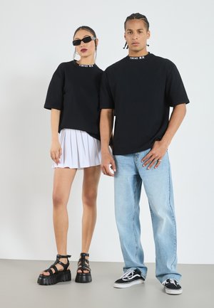 UNISEX - Basic T-shirt - true black