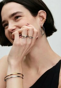 Pandora Náušnice - argentée couleur