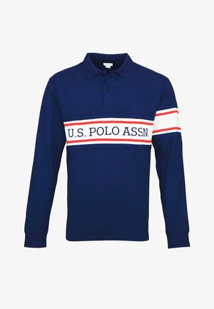 Marineblauw poloshirt met lange mouwen en witte en rode horizontale strepen over de borst en mouwen, met de tekst "U.S. POLO ASSN."