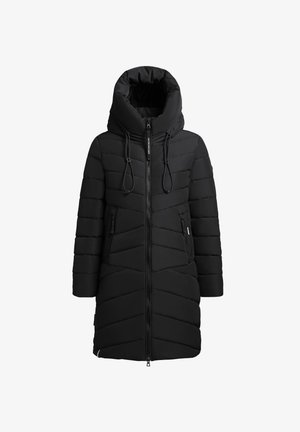 Manteau matelassé noir isolé avec un col haut, fermeture éclair à l'avant et capuche avec cordon de serrage réglable. Comprend des panneaux matelassés en diagonale et deux poches zippées.