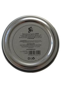 Srebrne metalowe opakowanie kremu do golenia z płaskim dnem. Tekst zawiera szczegóły dotyczące produktu, składniki i instrukcje użycia w kilku językach.