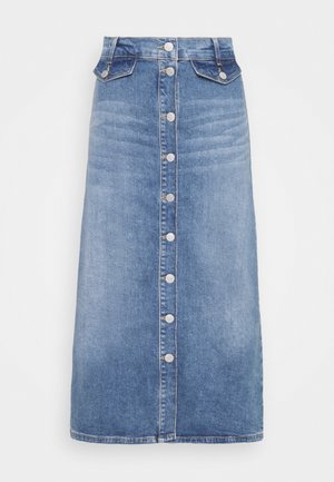 Denim midirok in lichtblauw, met een knoopsluiting aan de voorkant, twee steekzakken voorop en een rechte pasvorm met lichte vervaging.