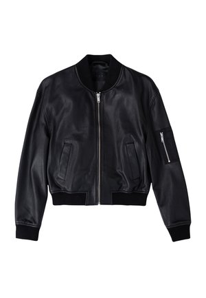 Veste bomber en cuir noir avec fermeture éclair à l'avant, poignets et ourlet côtelés ; elle comporte deux poches avant et une poche zippée sur la manche.