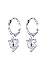 Sølvøreringe med hoops har hjerteformede, lyse lilla krystaller hængende fra en dekorativ indstilling, der viser en poleret finish og et detaljeret design.