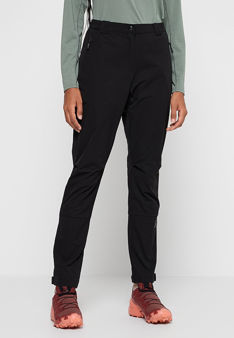 Czarne spodnie outdoorowe o prostym kroju, wykonane z lekkiego materiału. Posiadają kieszenie na zamek oraz regulowane mankiety dla wygody i funkcjonalności.