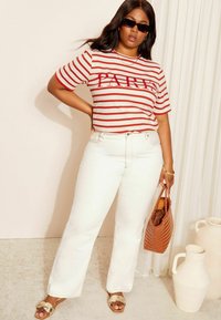 Curves Like These SHORT SLEEVE GRAPHIC - REGULAR FIT - Triko s potiskem - white