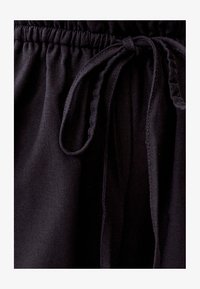 Non sélectionné, black