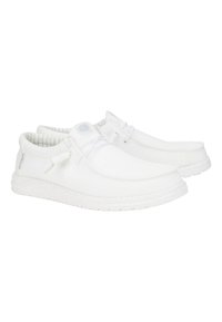 Weiße Slip-On-Schuhe aus Netzstoff mit einer strukturierten Oberseite, abgerundeter Zehenpartie und einer flexiblen Gummisohle. Enthält leichte Akzente und minimale Markierung.