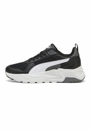 Zapatilla Puma en blanco y negro con parte superior de malla y cuero, suela blanca gruesa y logo de Puma en el lateral y la lengüeta, vista desde el perfil izquierdo.