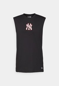 Black sleeveless shirt made of smooth fabric, featuring a white and red embroidered NY logo on the chest and a small logo on the hem.