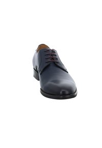 Chaussure habillée en cuir bleu marine, à finition lisse, bout rond et cinq œillets de laçage, avec des lacets bordeaux et un talon subtil.