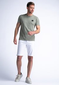Petrol Industries Shorts vaqueros - bright white