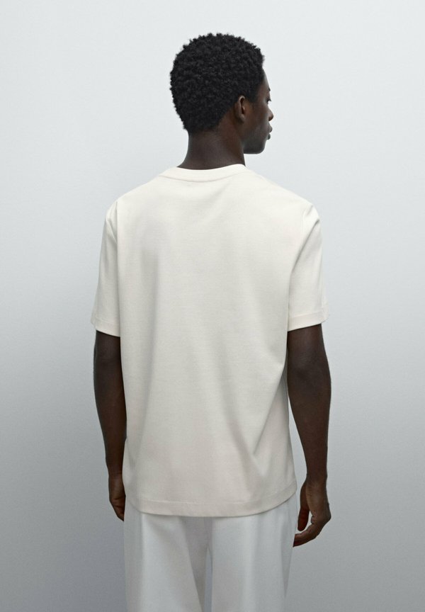 NECK DETAIL - Basic T-shirt - beige3